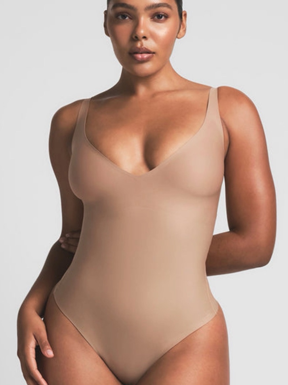 SKIMS Core Sculpt Plunge Thong Bodysuit in CLAY M NWOT